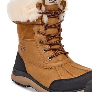 UGG womans boots (never worn)